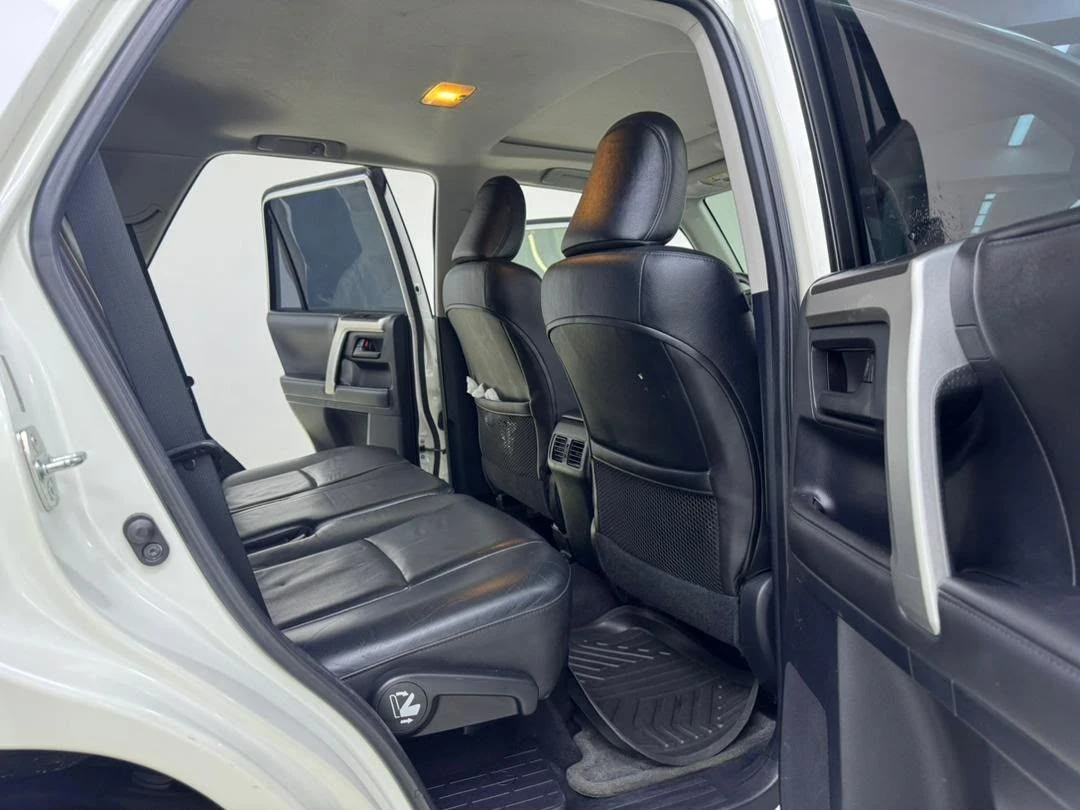2010 Toyota 4Runner Limited — photo 8