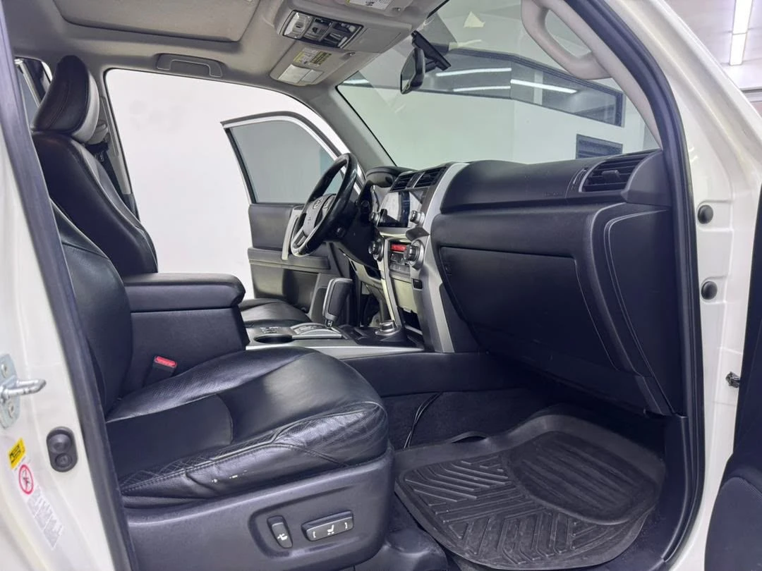 2010 Toyota 4Runner Limited — photo 7