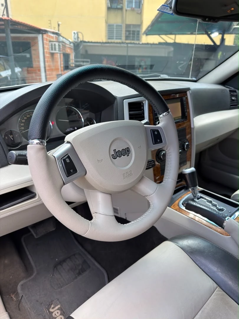 2010 Jeep Grand Cherokee LIMITED — photo 8