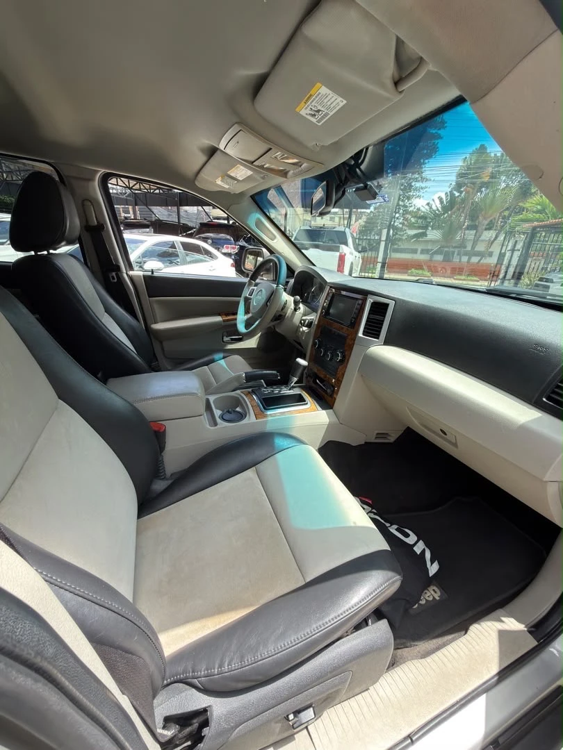 2010 Jeep Grand Cherokee LIMITED — photo 28