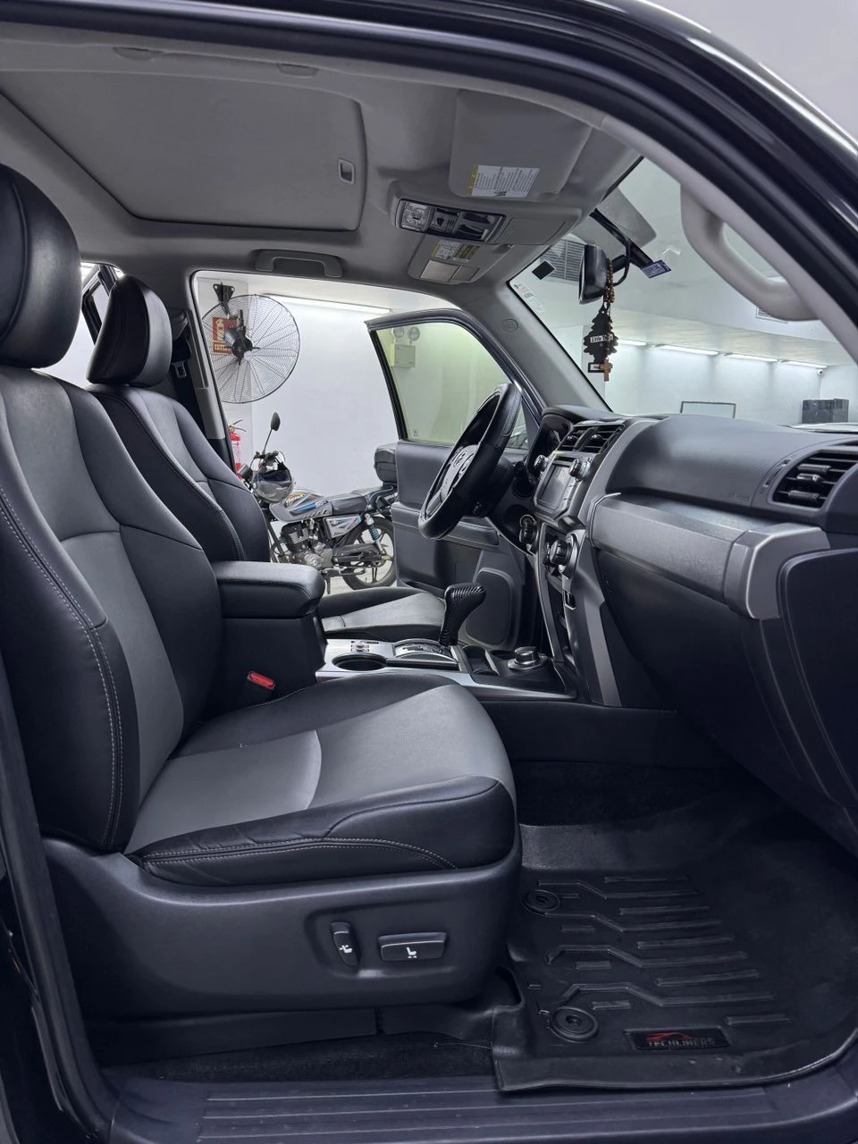 2016 Toyota 4Runner SR5 4x4 — photo 6