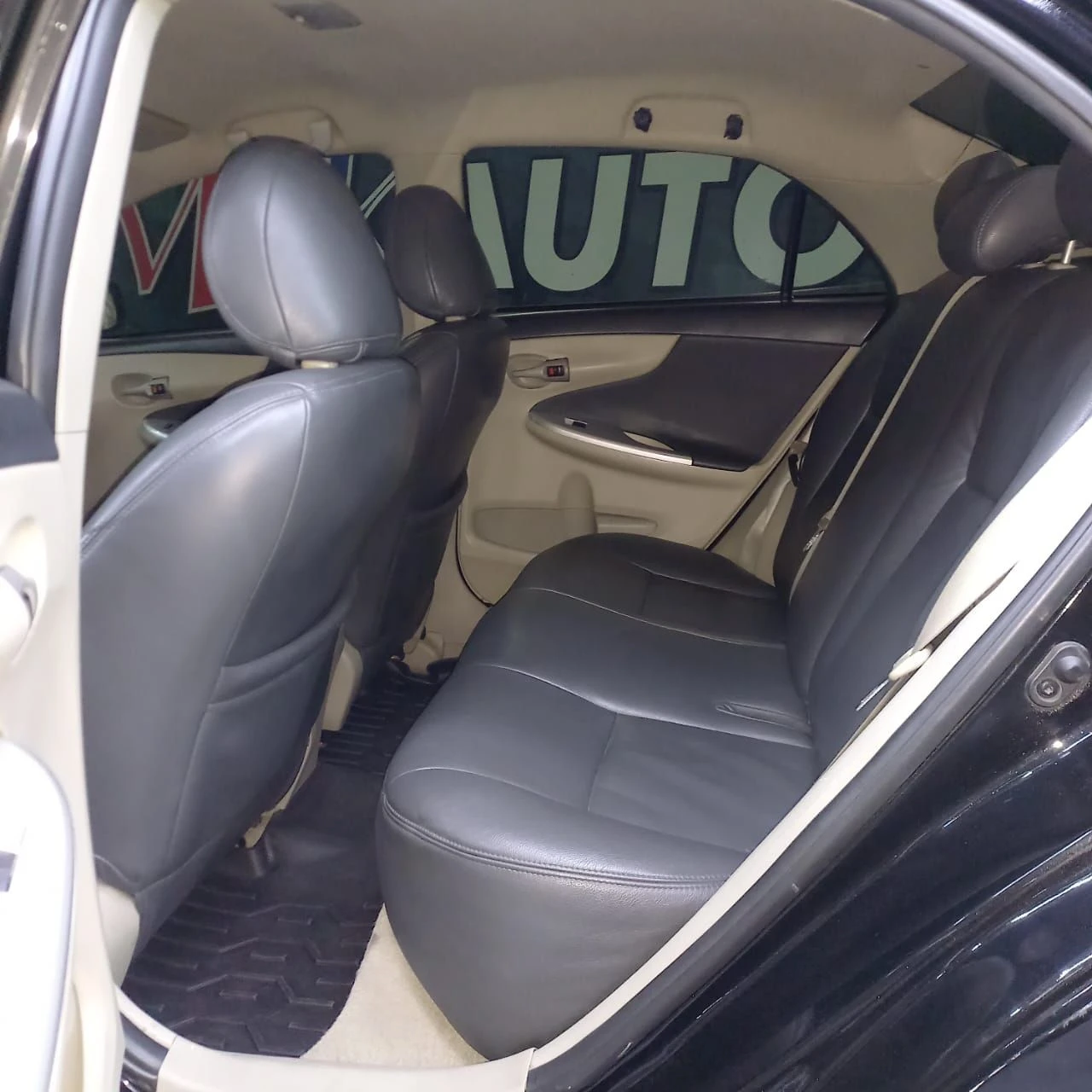 2013 Toyota Corolla LE — foto 2