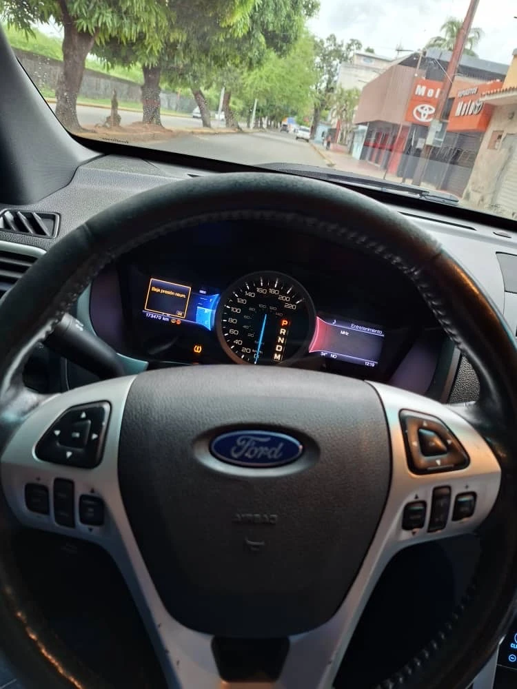2012 Ford Explorer Limited — photo 9