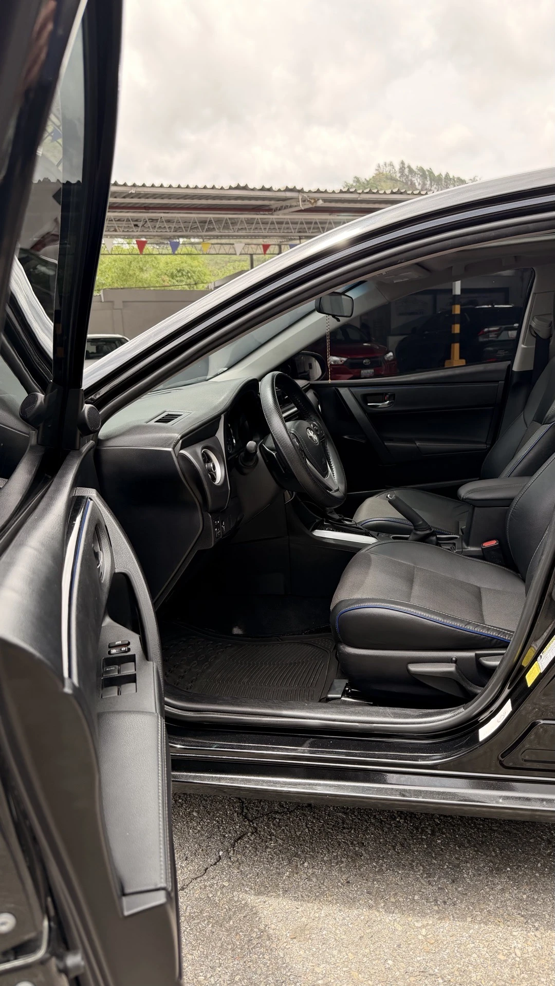 2017 Toyota Corolla Sedan S — photo 6