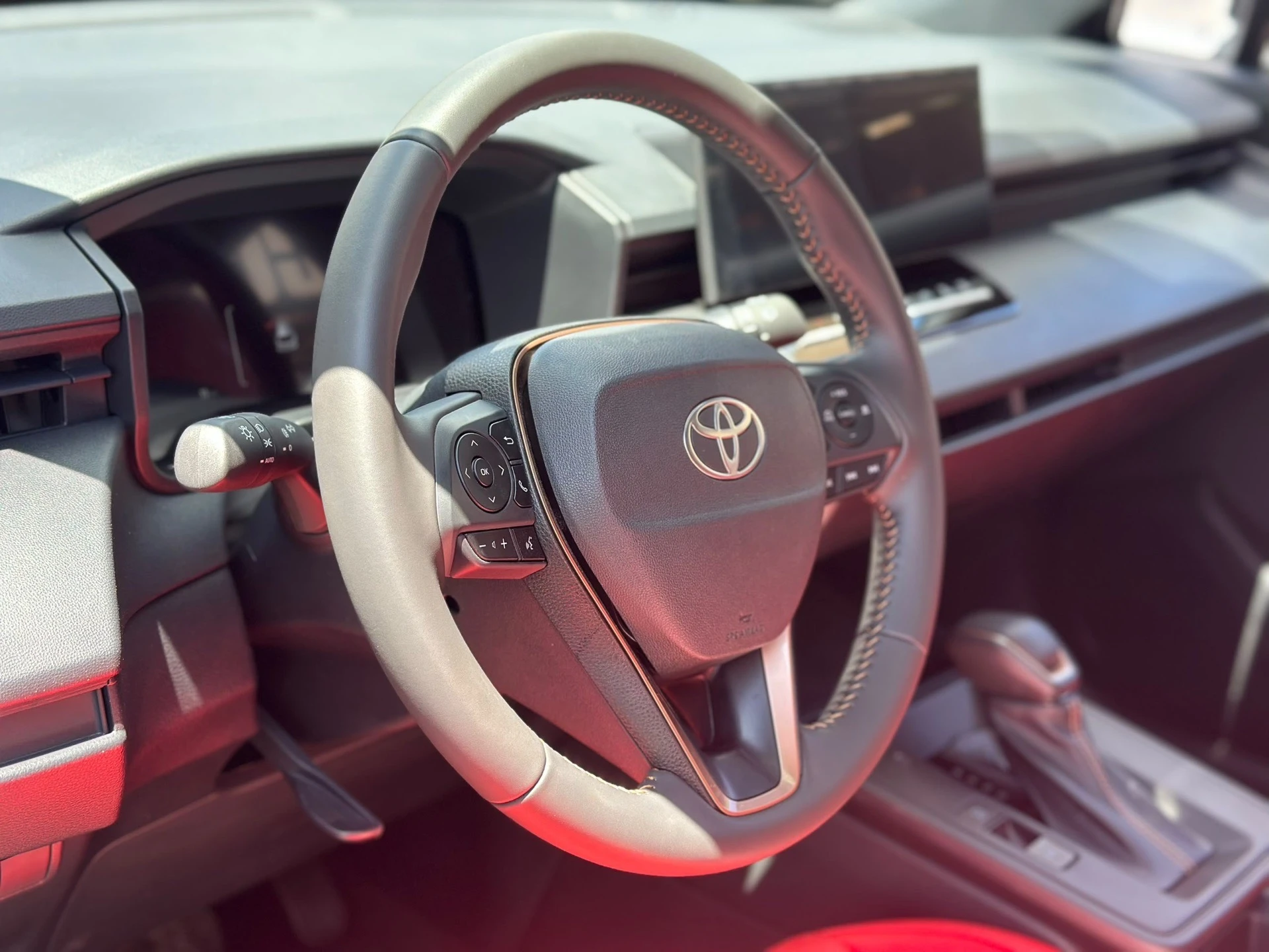 2026 Toyota Corolla Cross LUXURY — photo 2