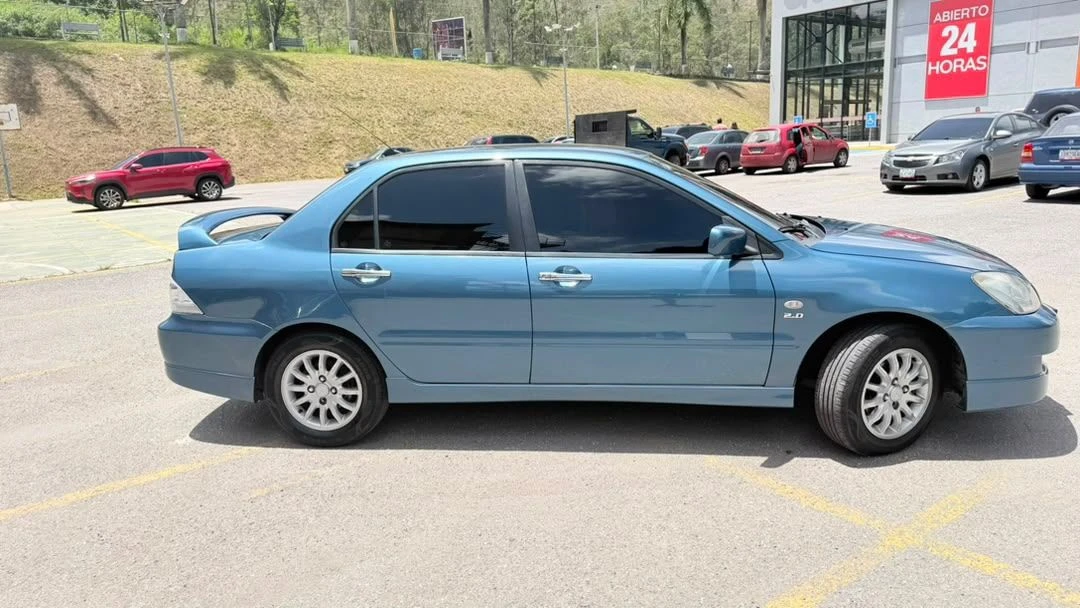 2011 Mitsubishi Lancer Touring — foto 6