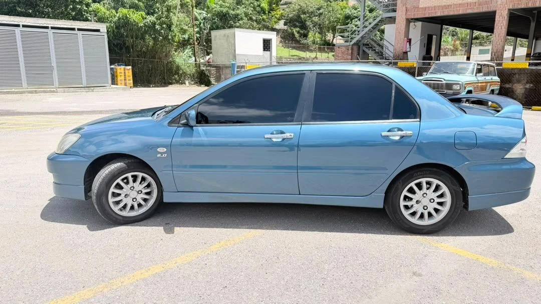 2011 Mitsubishi Lancer Touring — foto 7