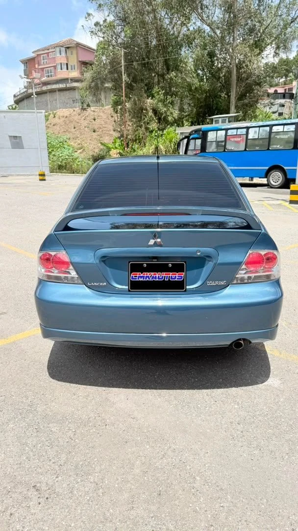 2011 Mitsubishi Lancer Touring — foto 8