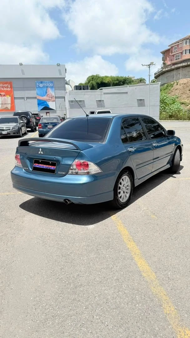 2011 Mitsubishi Lancer Touring — foto 9