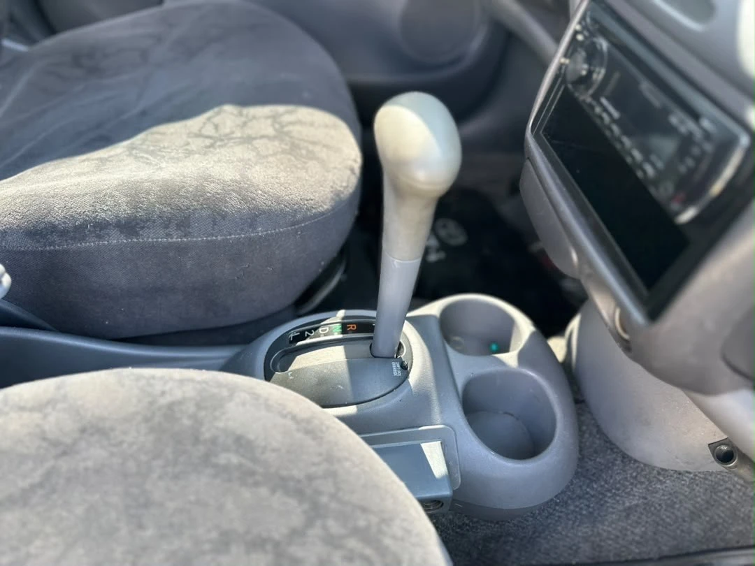 2001 Toyota Yaris Del SOL — photo 2