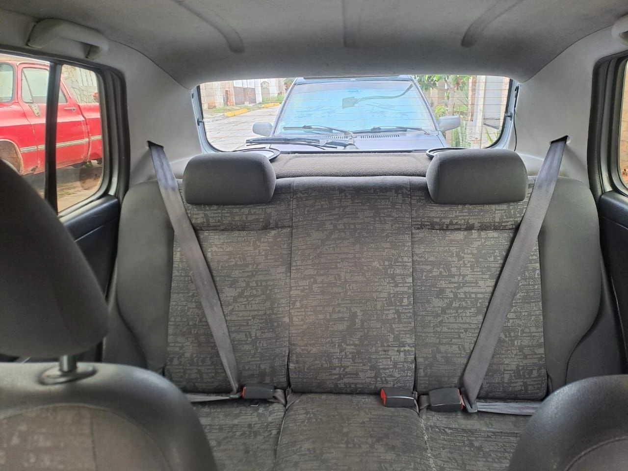 2005 Volkswagen FOX — photo 9
