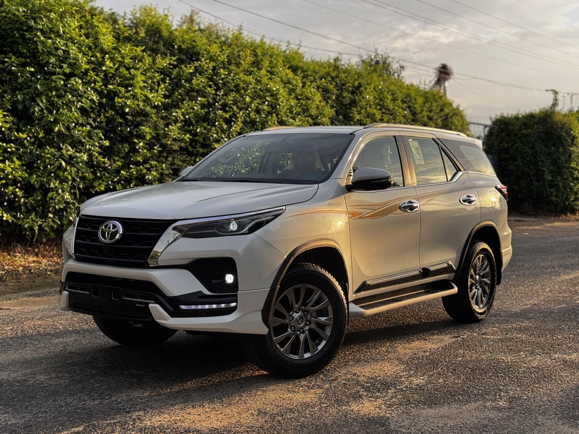 2025 Toyota Fortuner Dubai SR5 V6 4.0 — photo 2
