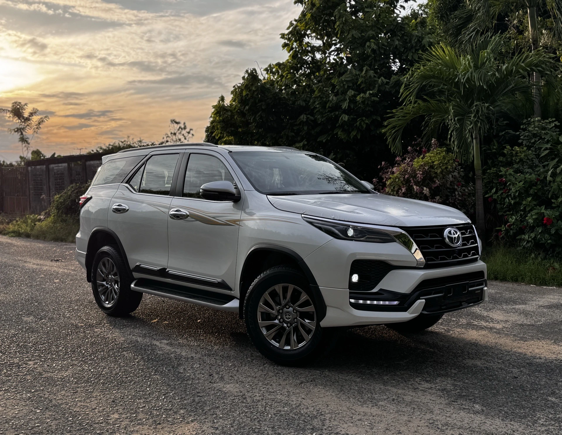 2025 Toyota Fortuner Dubai SR5 V6 4.0 — photo 3