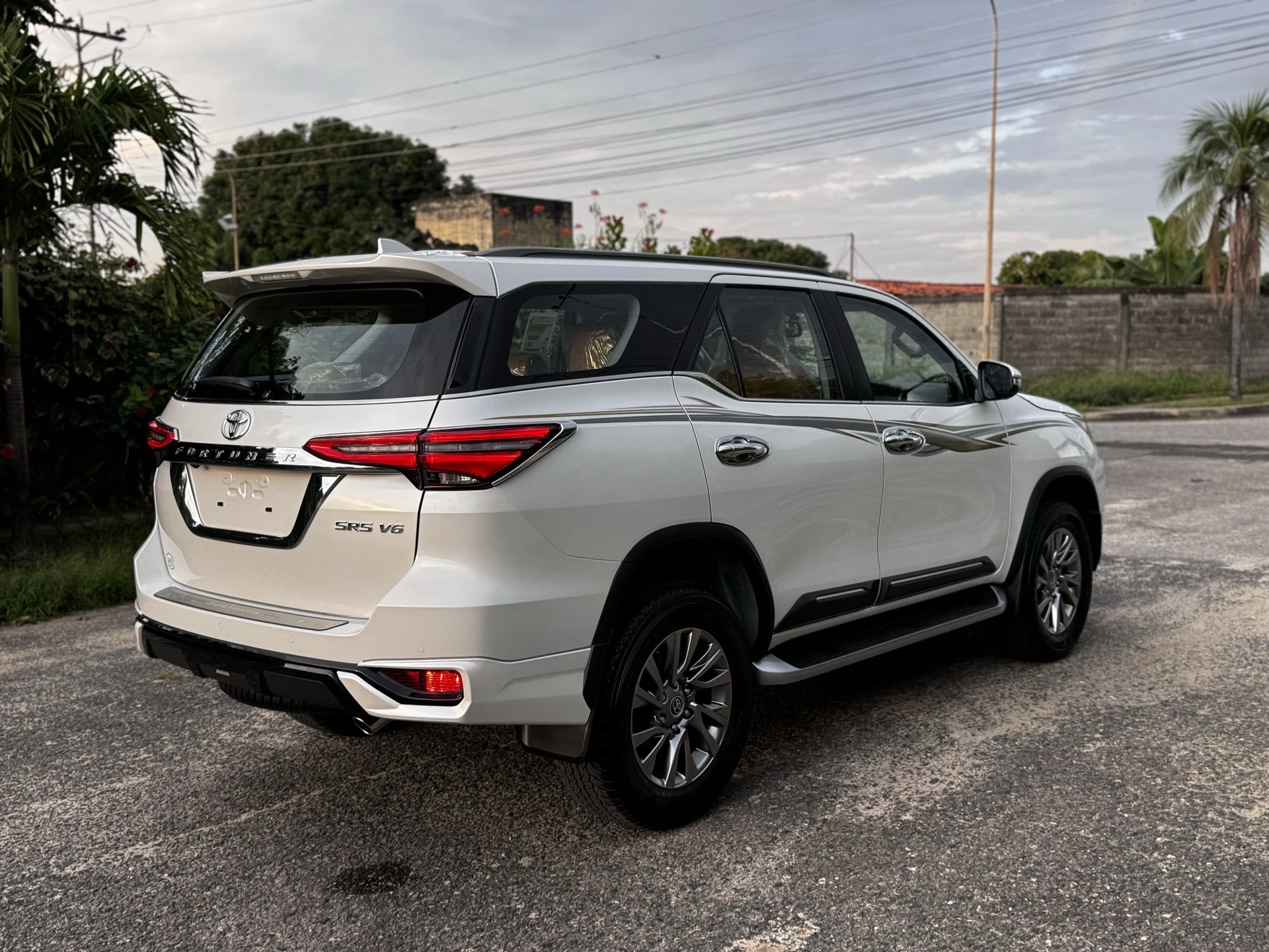 2025 Toyota Fortuner Dubai SR5 V6 4.0 — photo 5
