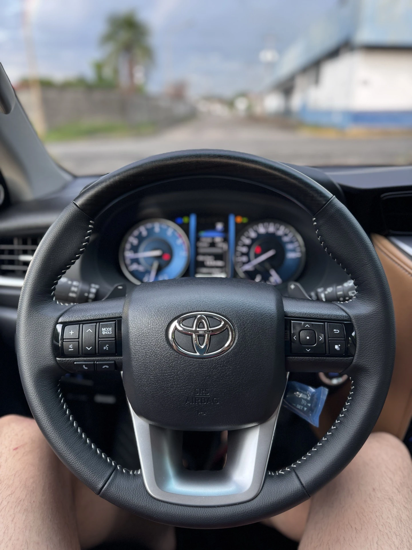 2025 Toyota Fortuner Dubai SR5 V6 4.0 — photo 10