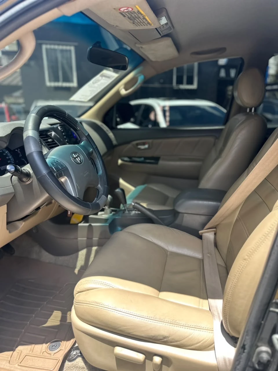 2013 Toyota Fortuner SR — photo 6