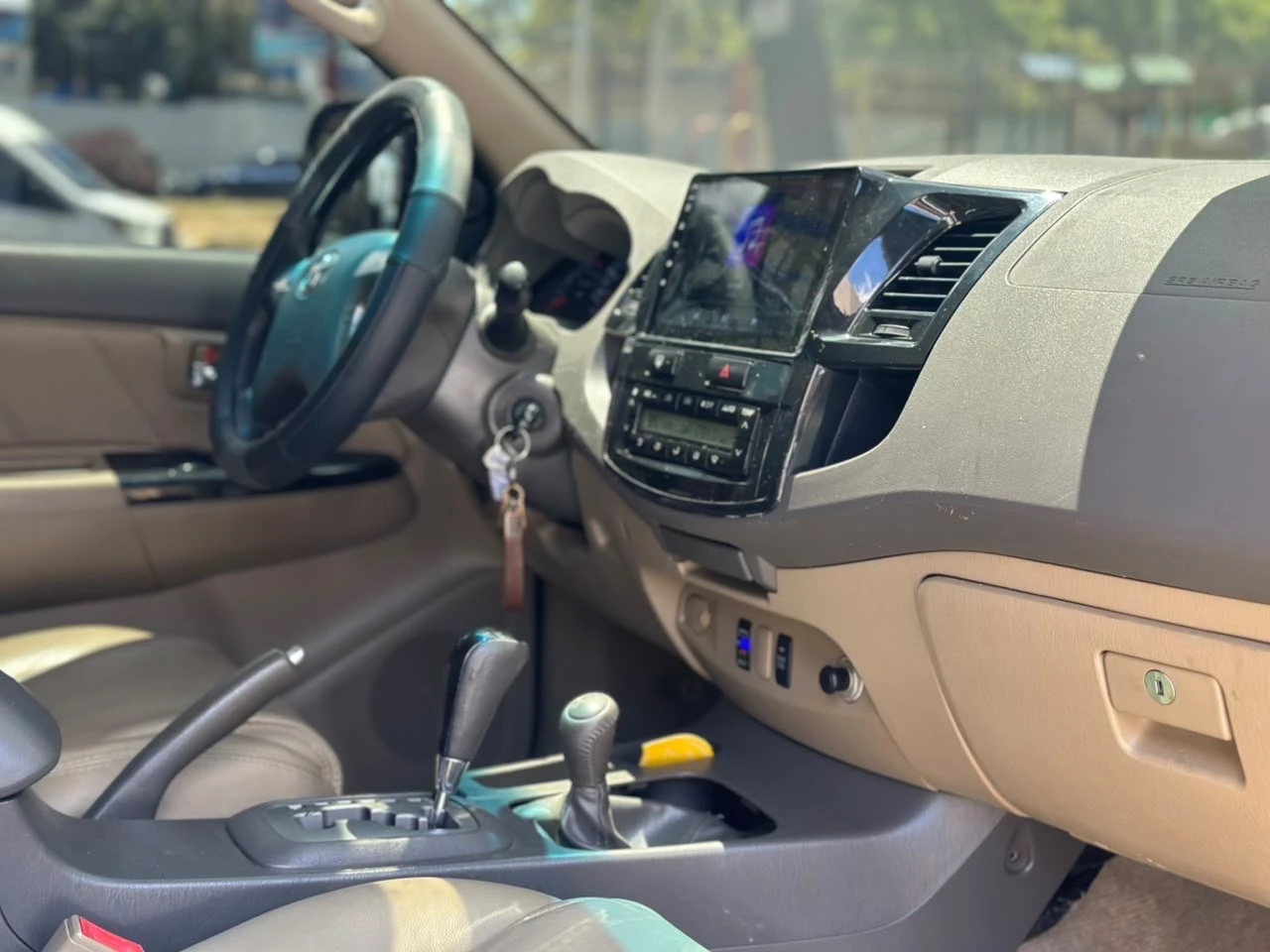 2013 Toyota Fortuner SR — photo 8