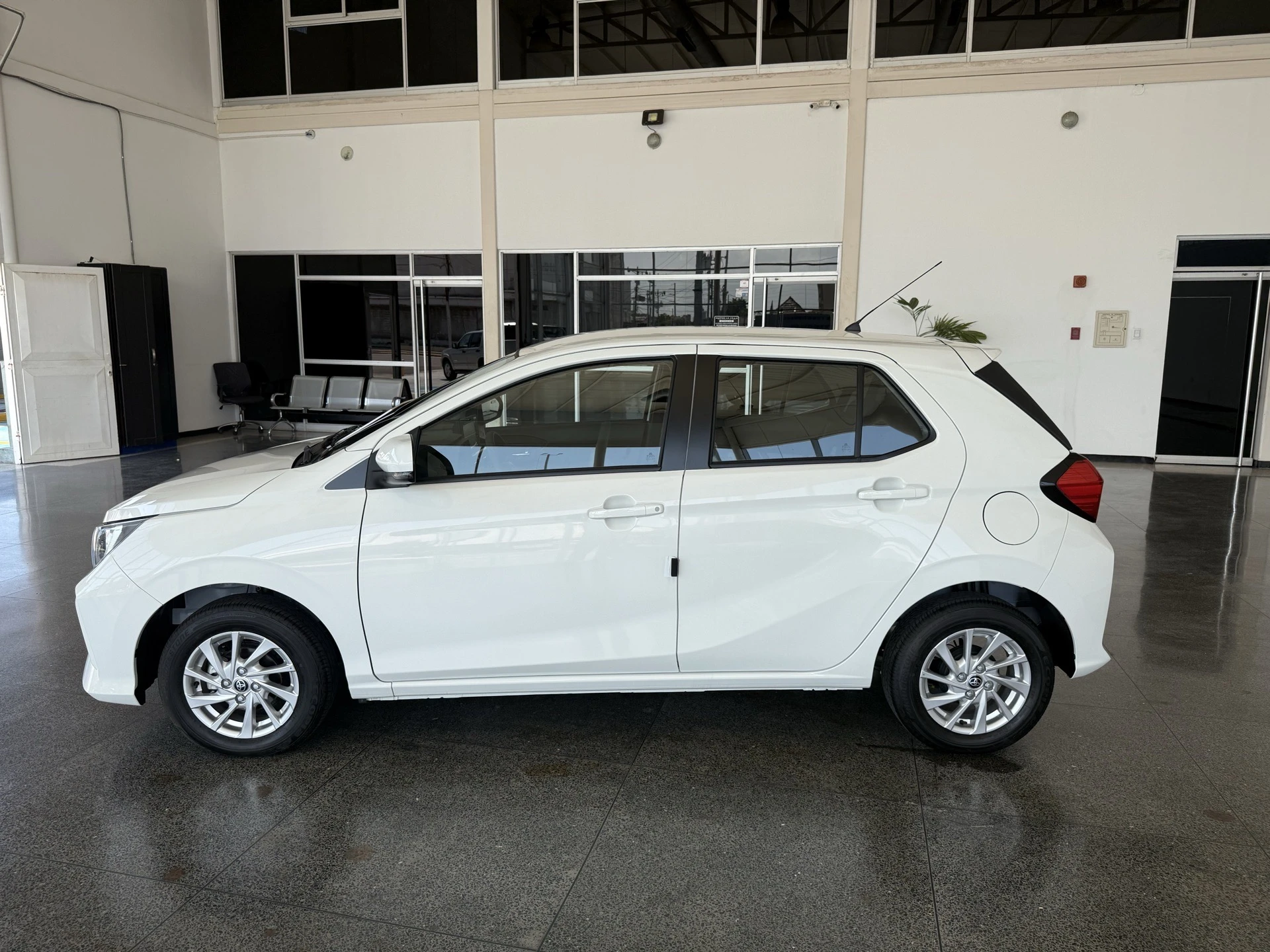 2025 Toyota Agya — photo 3