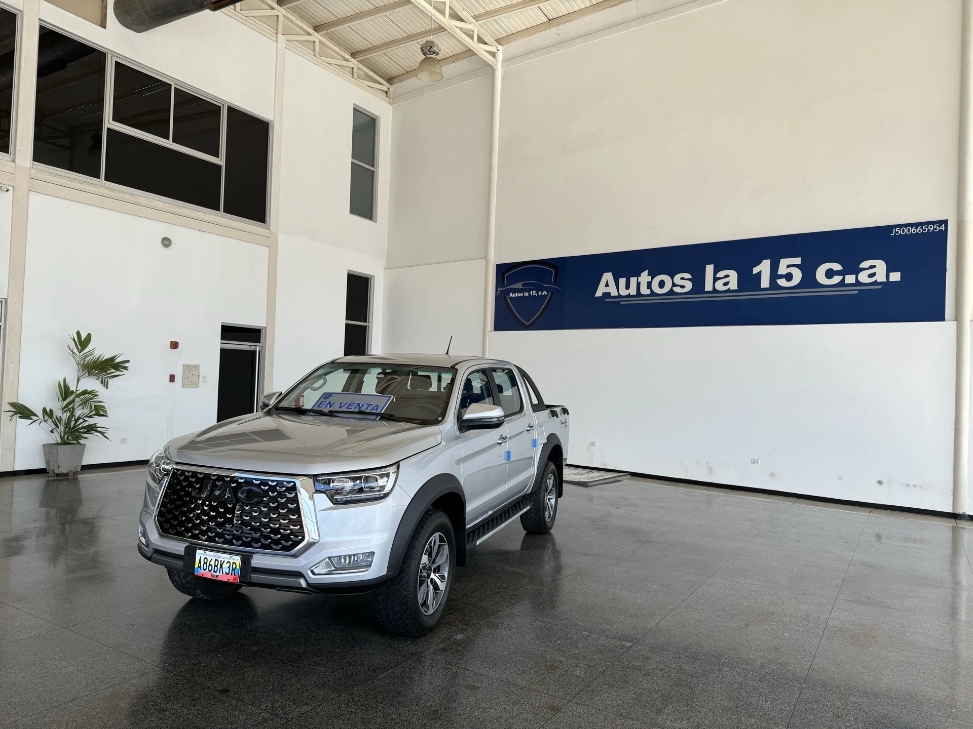 2026 JAC T8 — photo 2