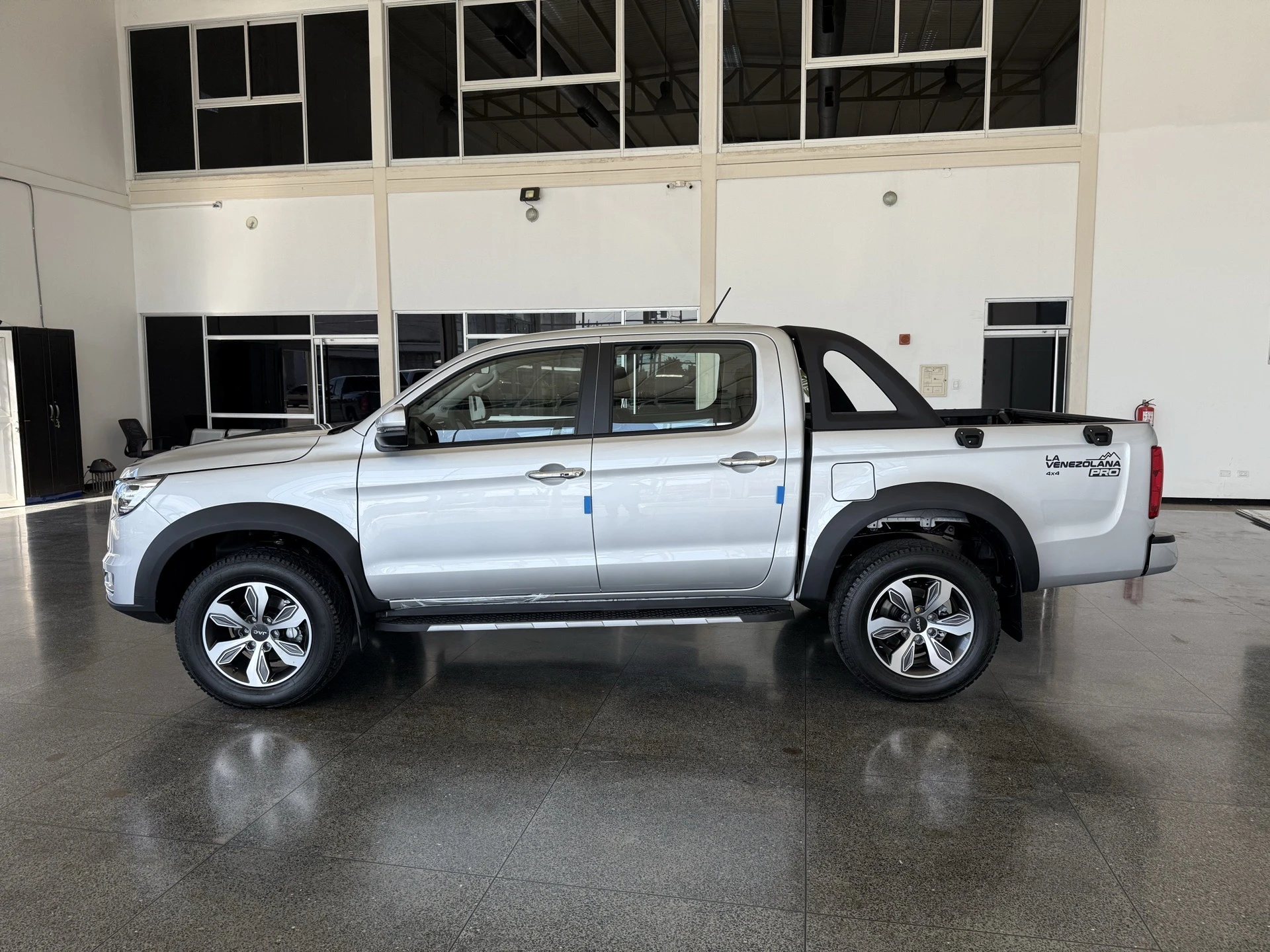 2026 JAC T8 — photo 3
