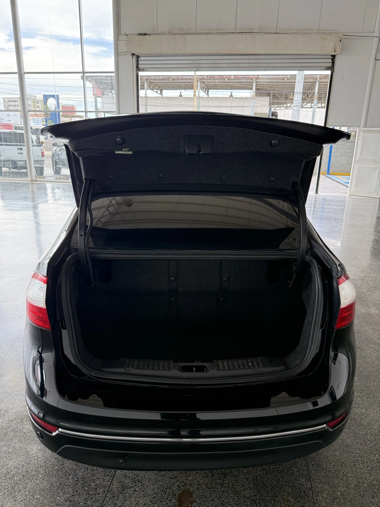 2016 Ford Fiesta — photo 11