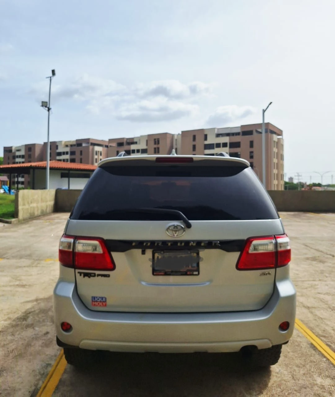 2011 Toyota Fortuner SR — photo 3