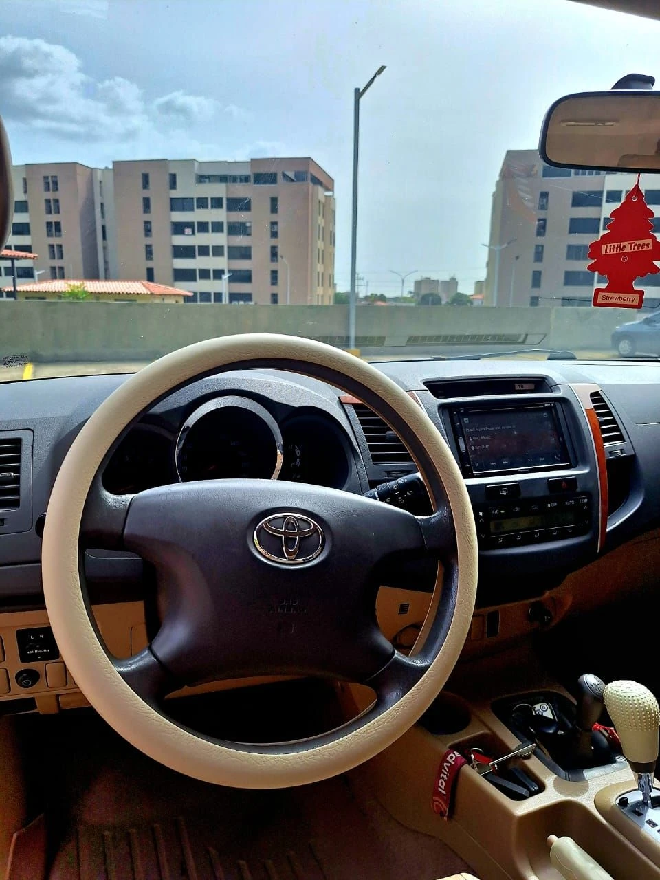 2011 Toyota Fortuner SR — photo 5