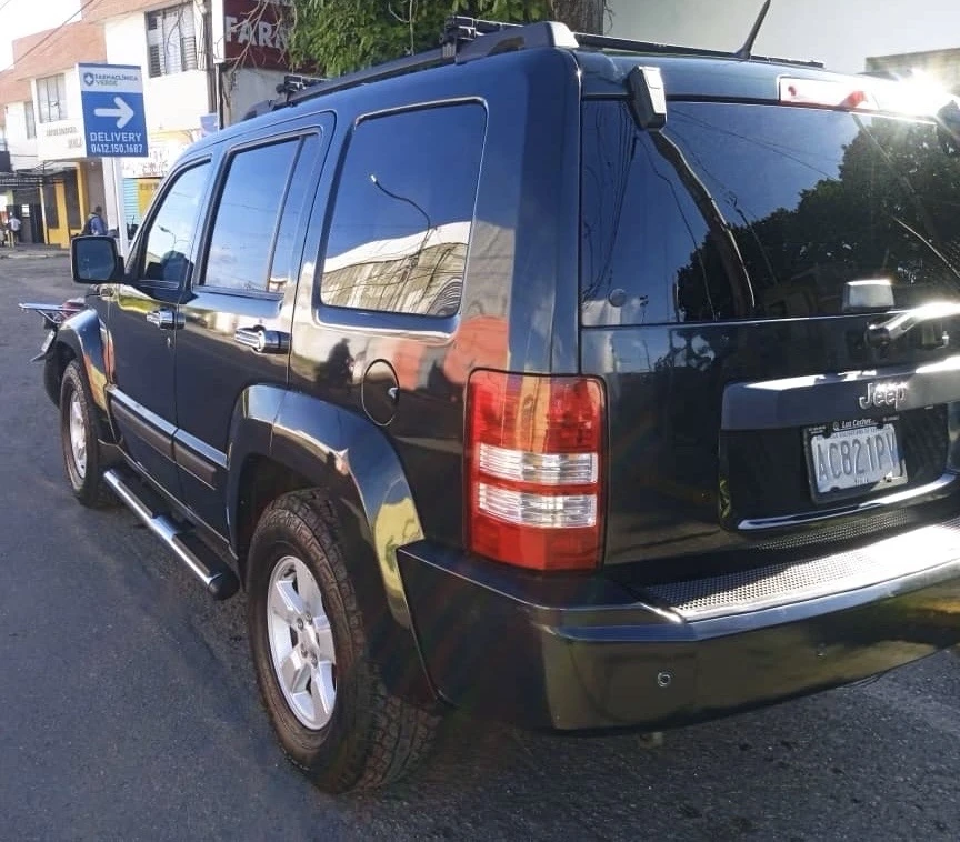 2011 Jeep Cherokee SPORT — photo 8