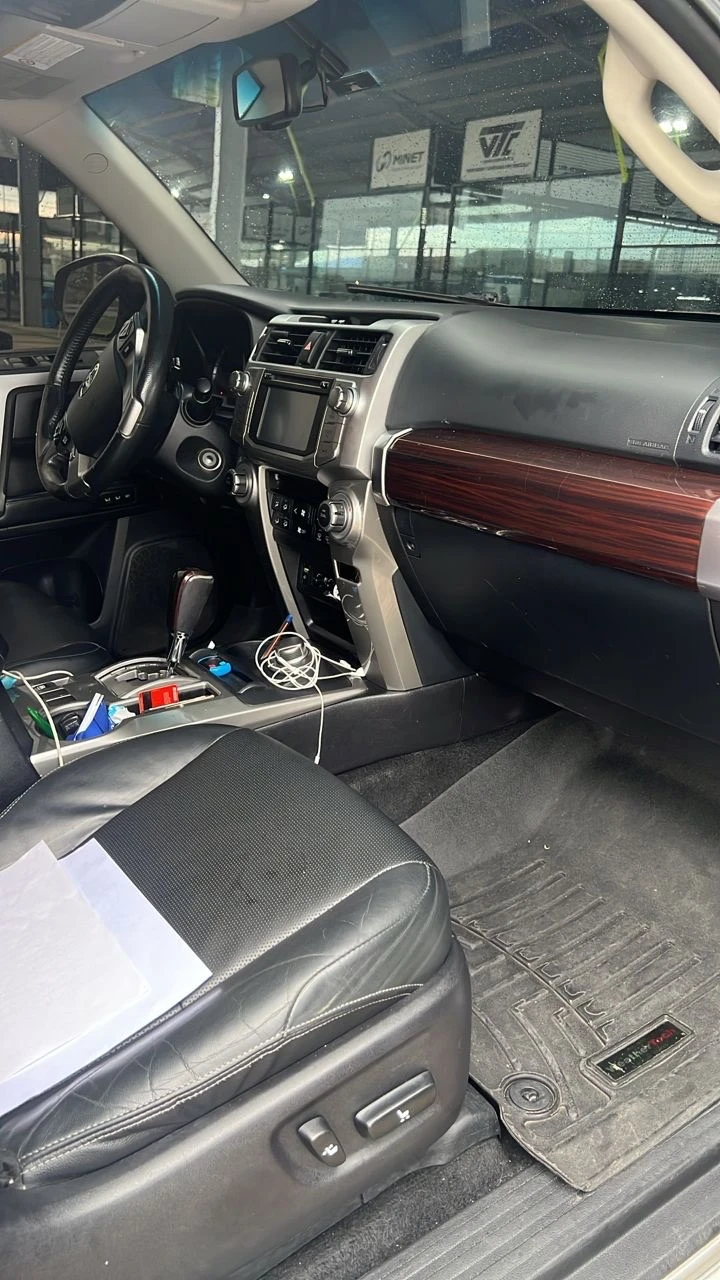 2016 Toyota 4Runner Limited — photo 2