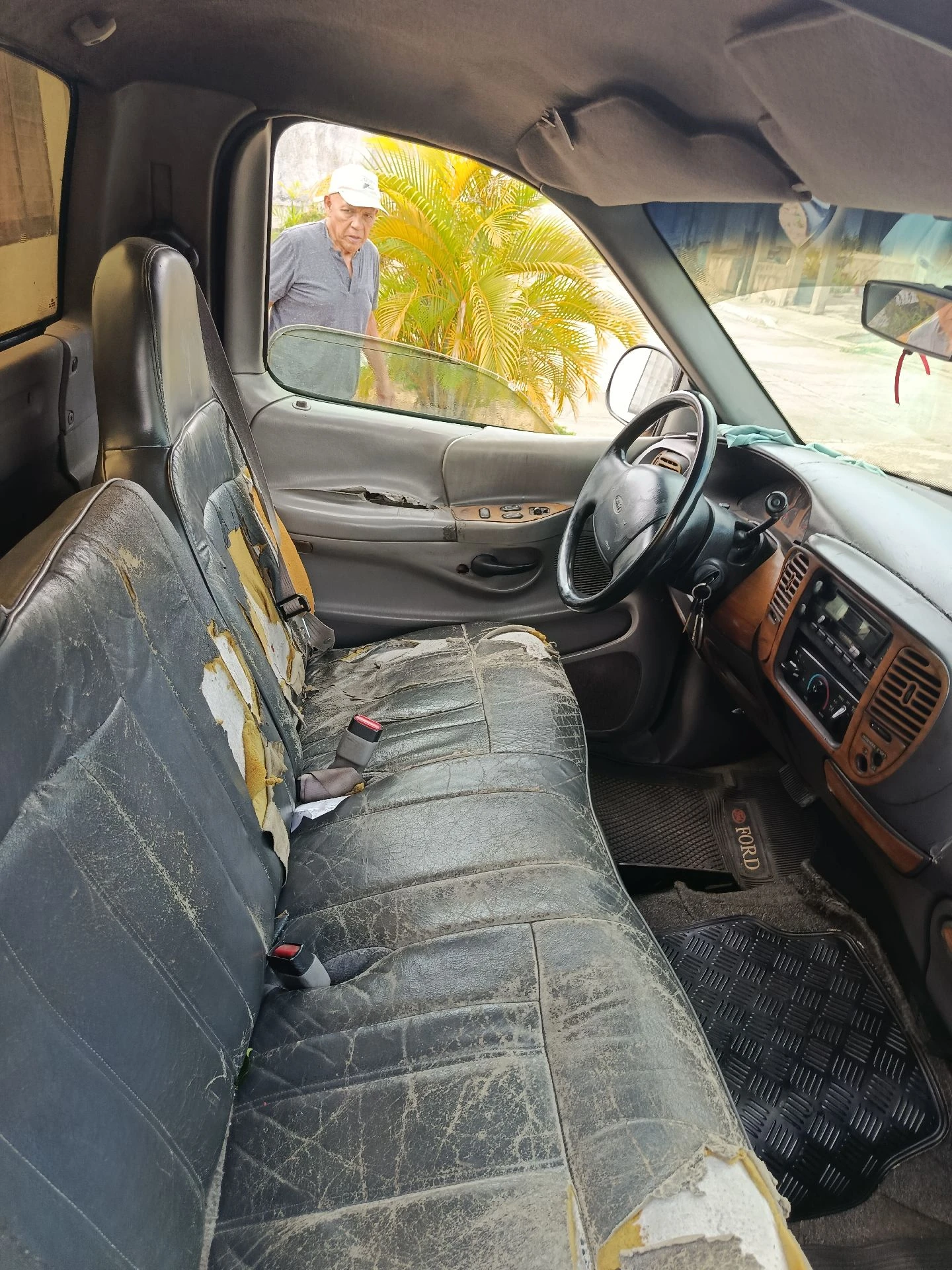 1999 Ford F-150 XLT — photo 4