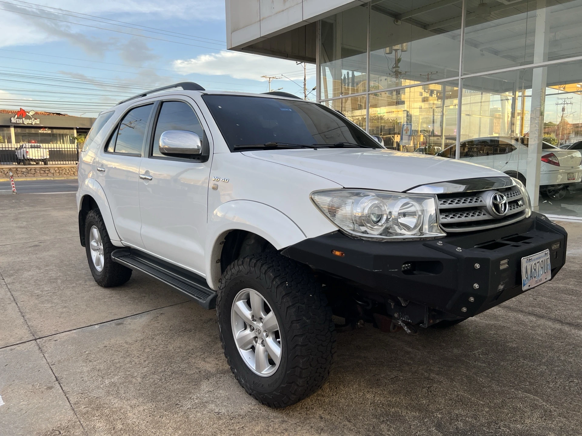 2010 Toyota Fortuner — photo 2