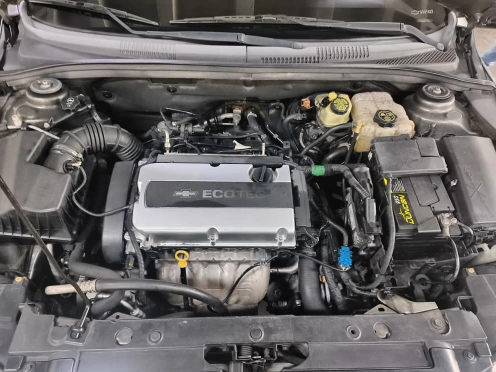 2012 Chevrolet Cruze — photo 2