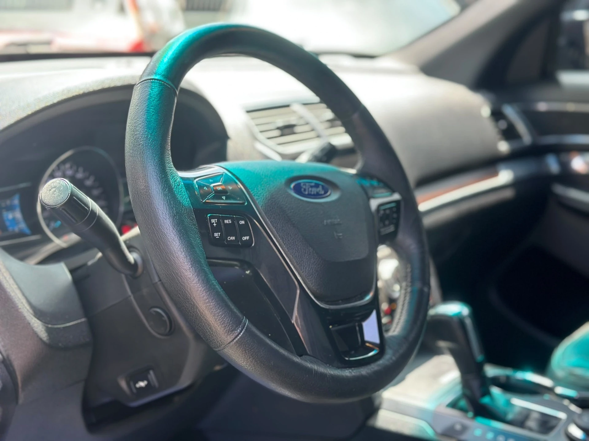 2016 Ford Explorer LIMITED — photo 4