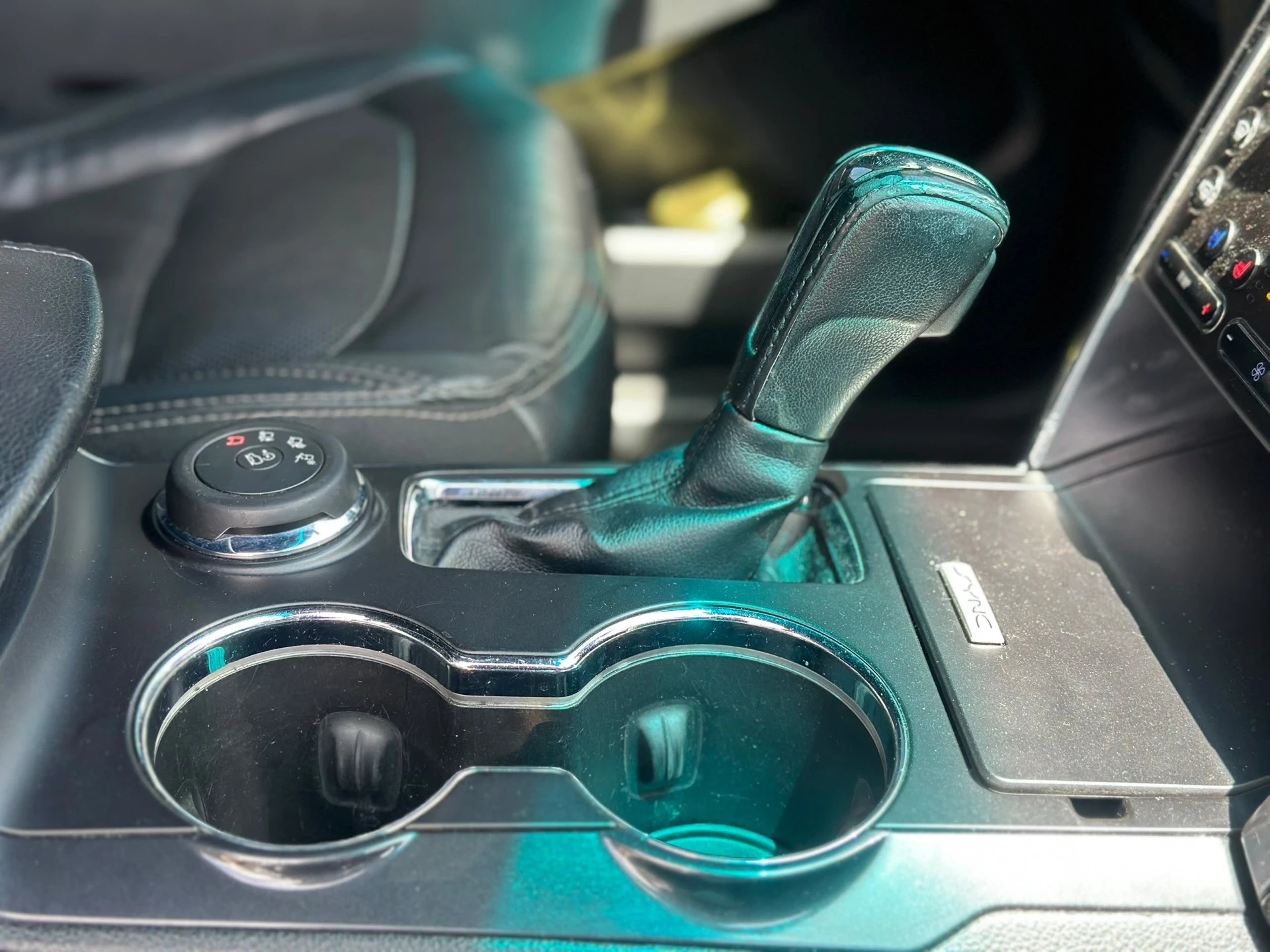 2016 Ford Explorer LIMITED — photo 6