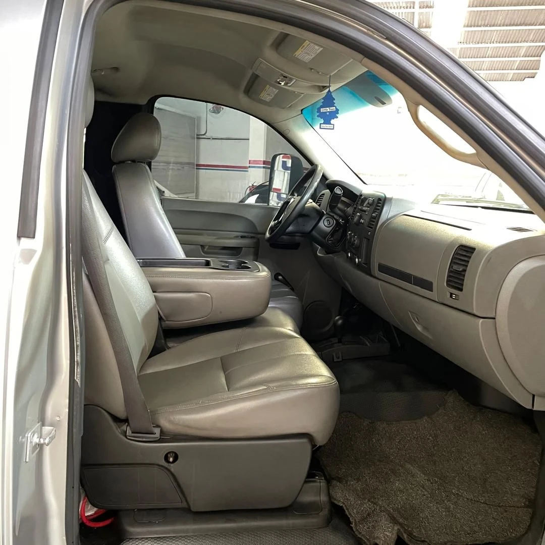 2012 Chevrolet 3500HD — photo 2
