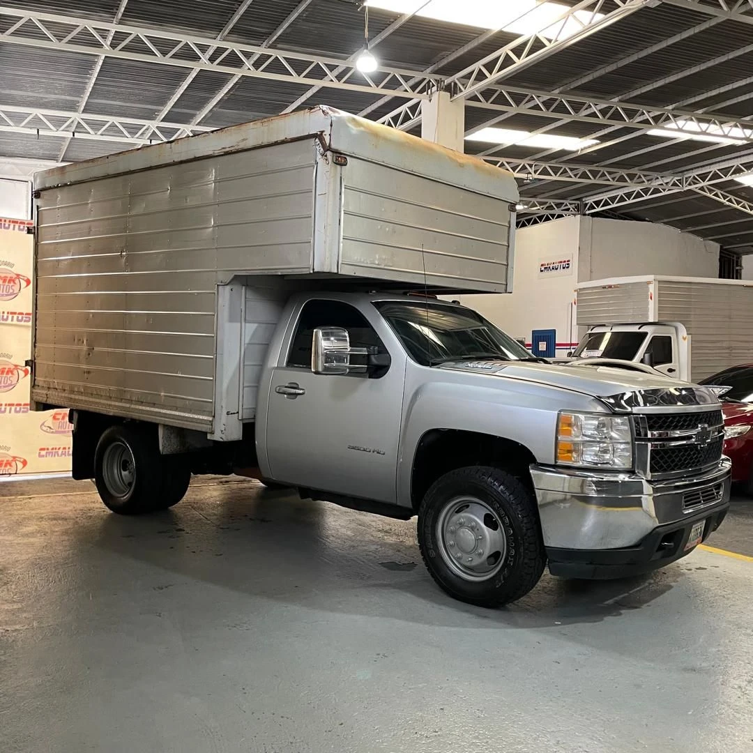 2012 Chevrolet 3500HD — photo 8