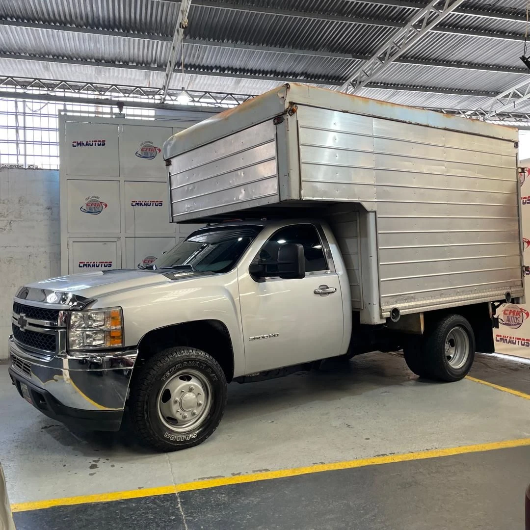 2012 Chevrolet 3500HD — photo 9