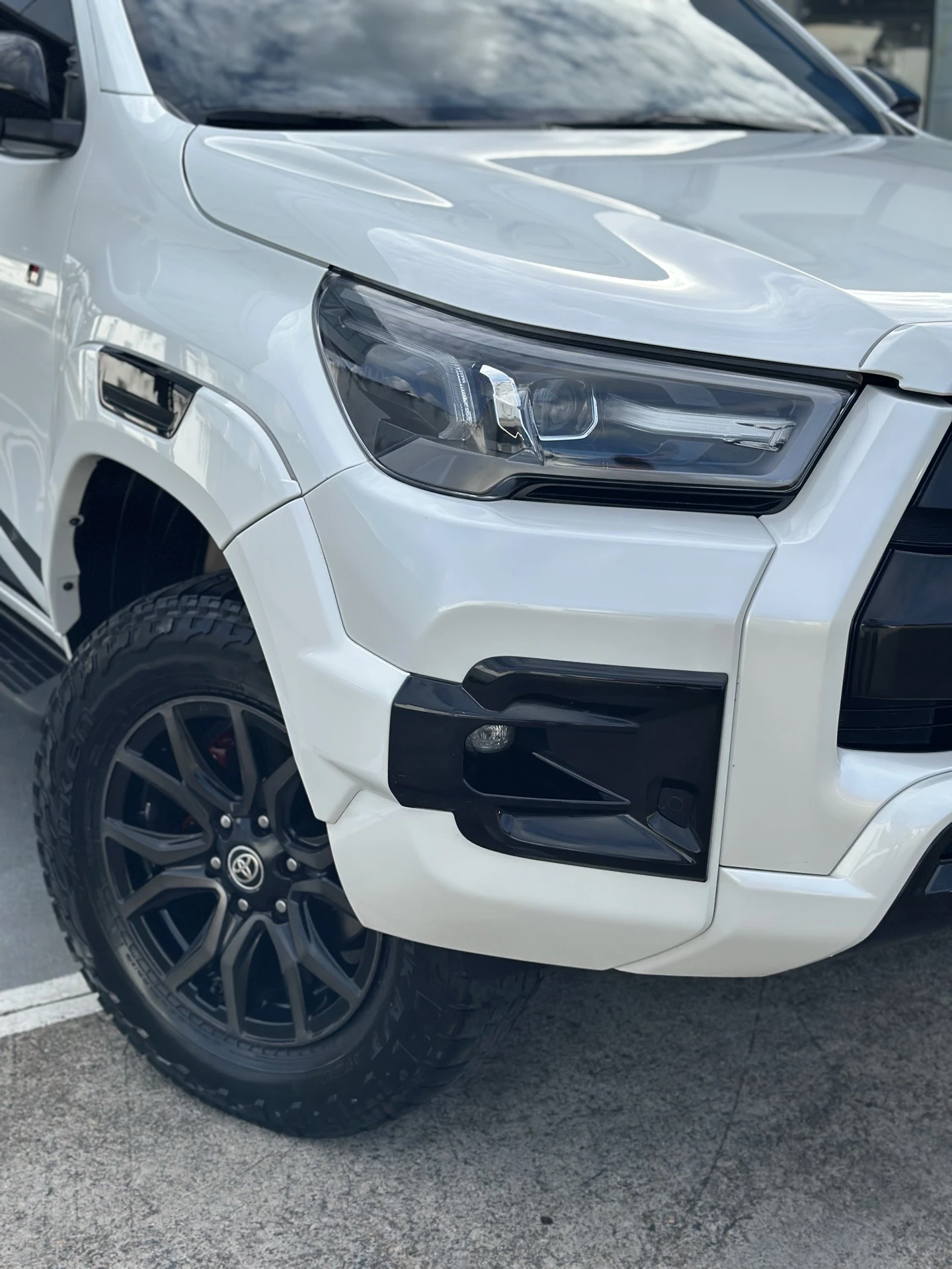 2023 Toyota Hilux GR — photo 12