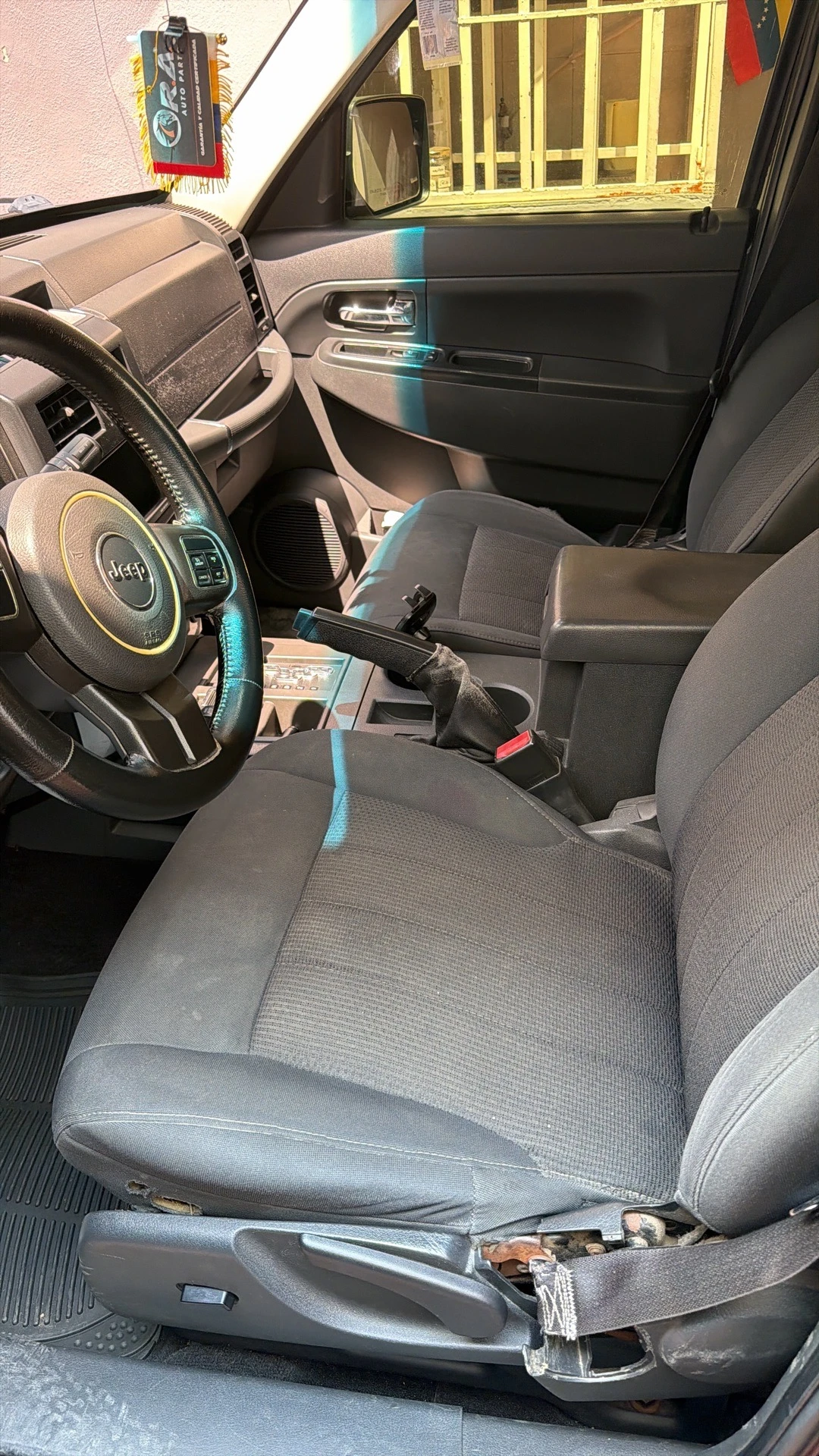 2013 Jeep Liberty — photo 25