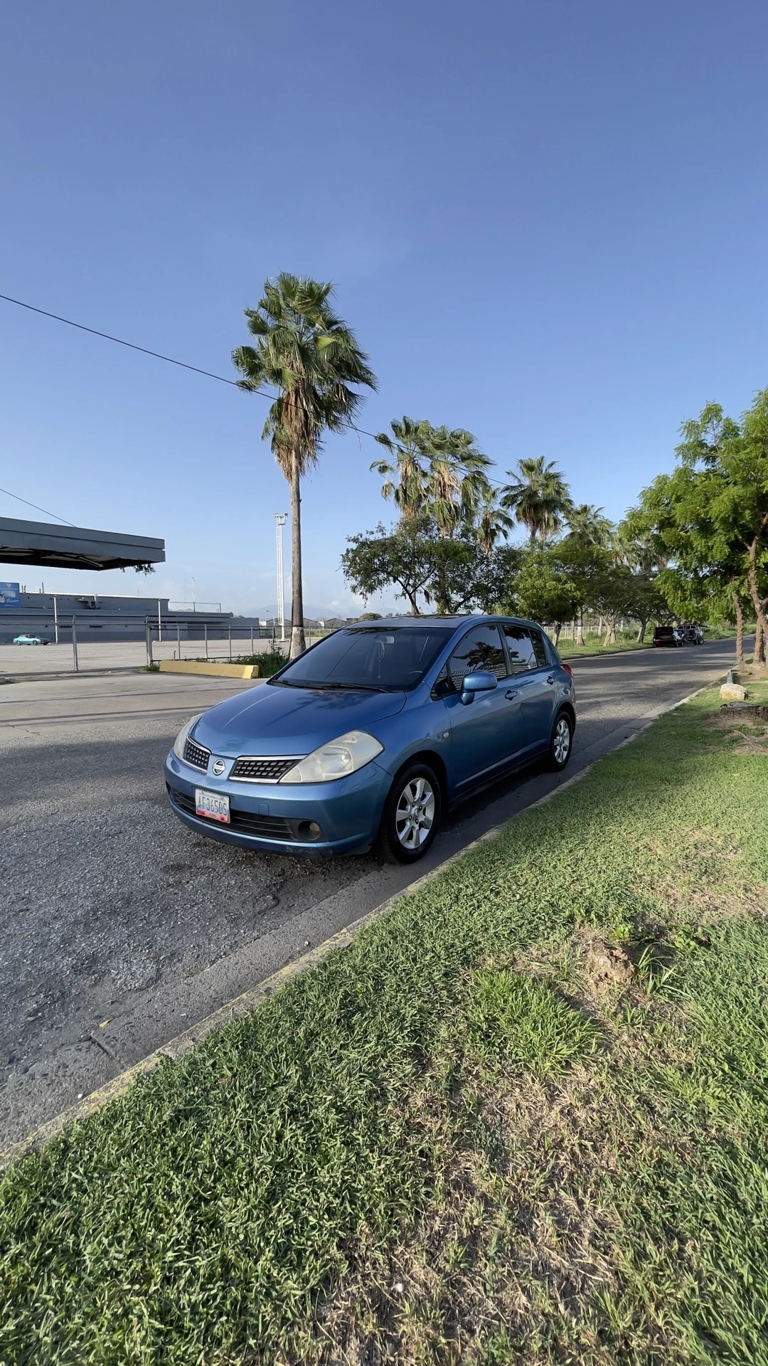 2007 Nissan Tiida Motor 1.8 sincrónico, caja de 6 velocidades. Full equipo — photo 2