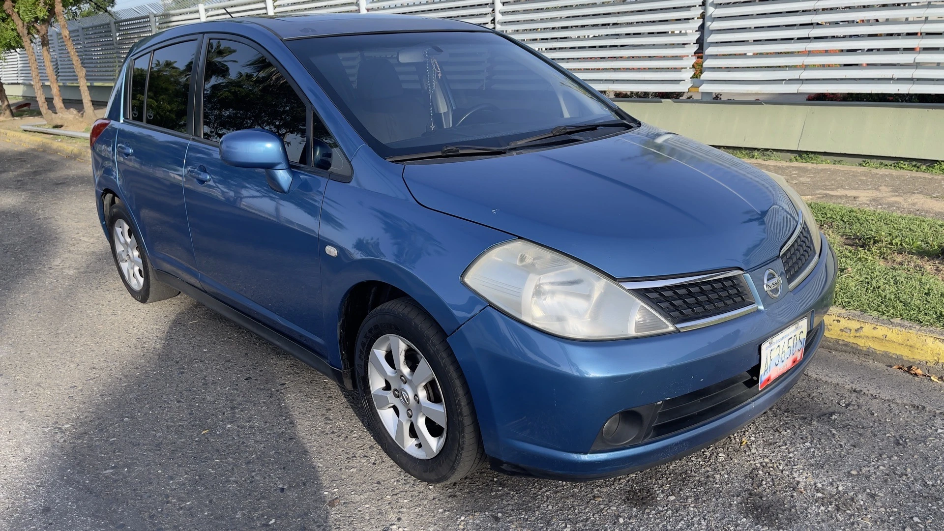 2007 Nissan Tiida Motor 1.8 sincrónico, caja de 6 velocidades. Full equipo — photo 3