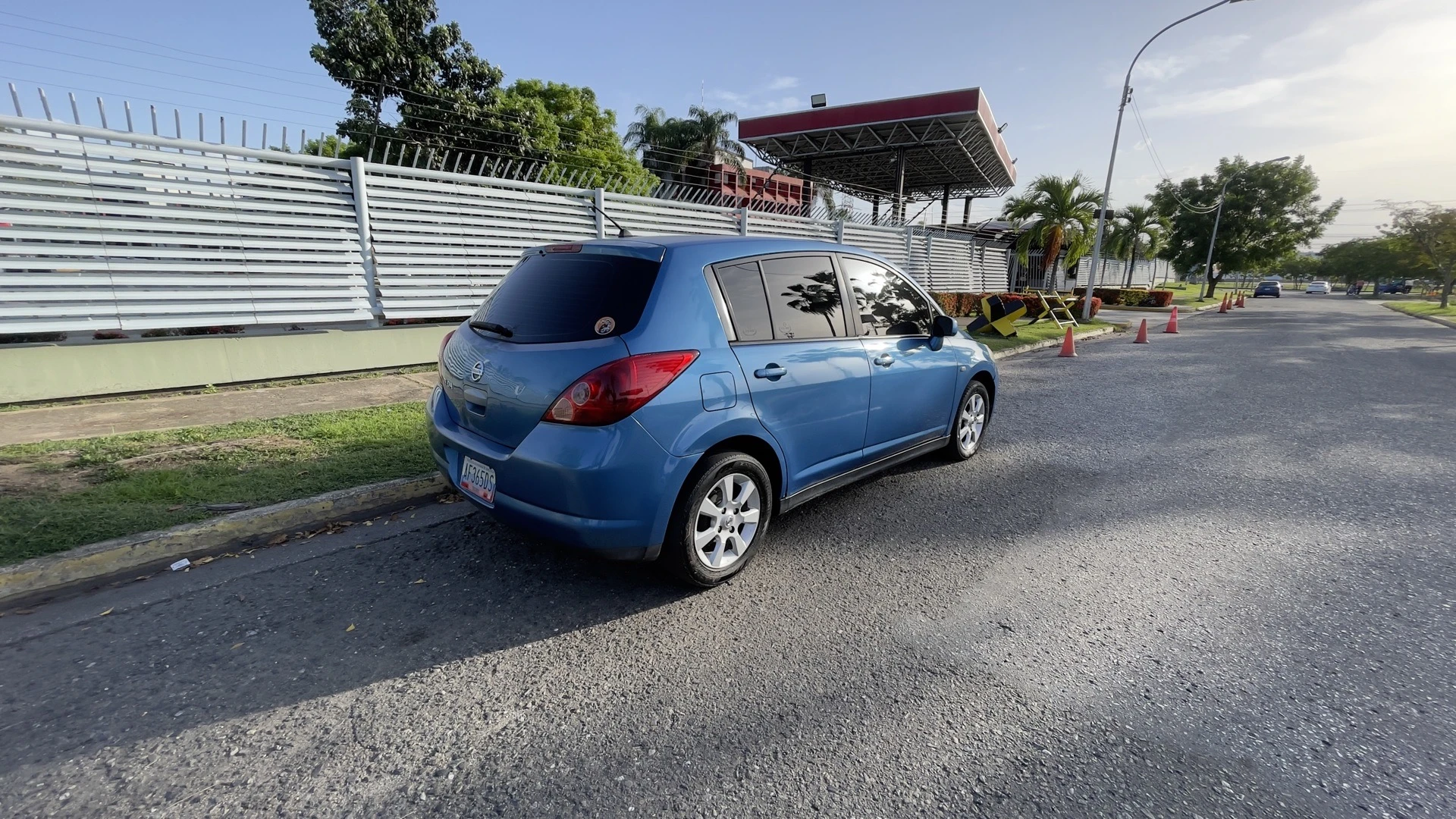 2007 Nissan Tiida Motor 1.8 sincrónico, caja de 6 velocidades. Full equipo — photo 4