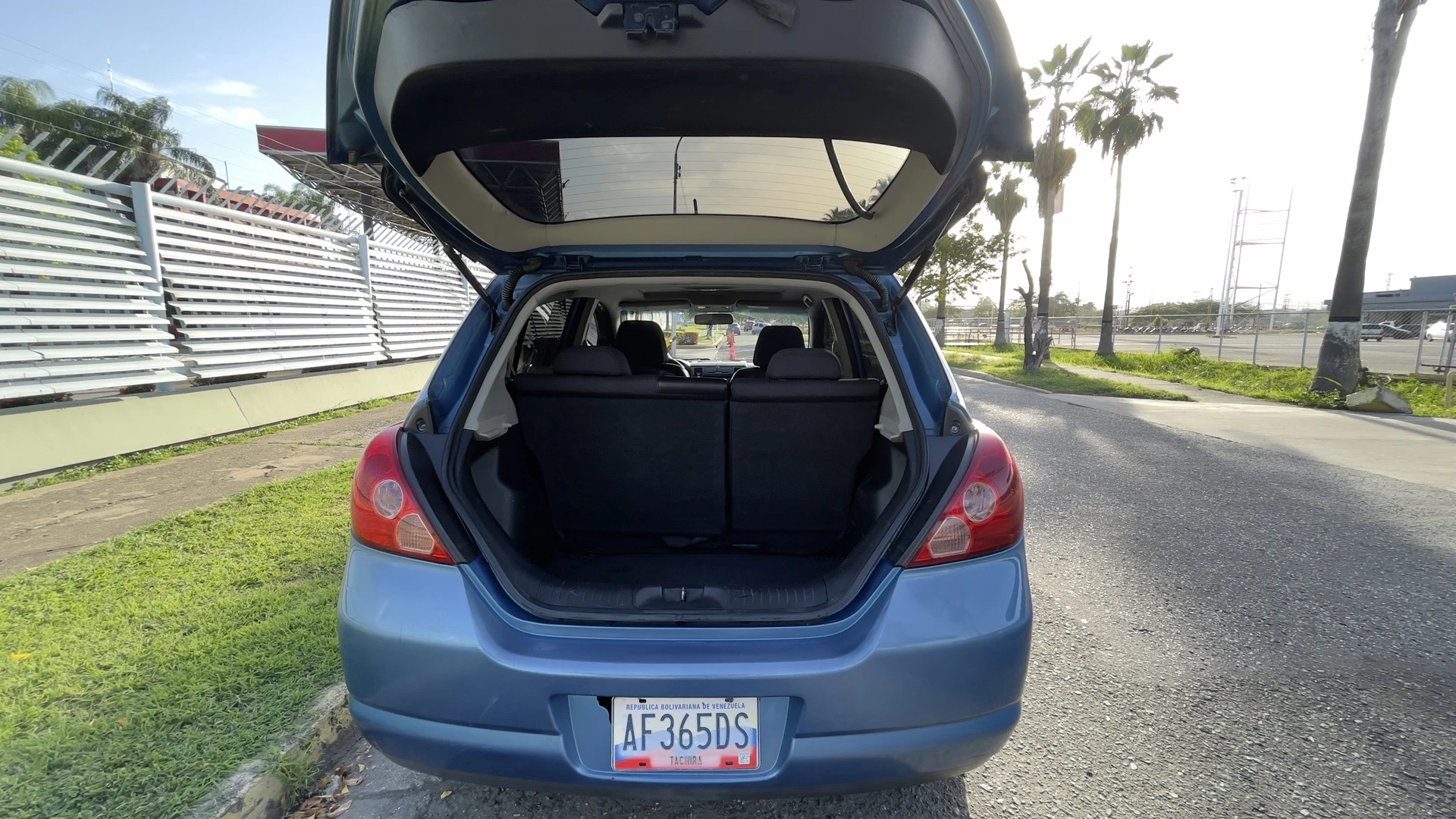 2007 Nissan Tiida Motor 1.8 sincrónico, caja de 6 velocidades. Full equipo — photo 13