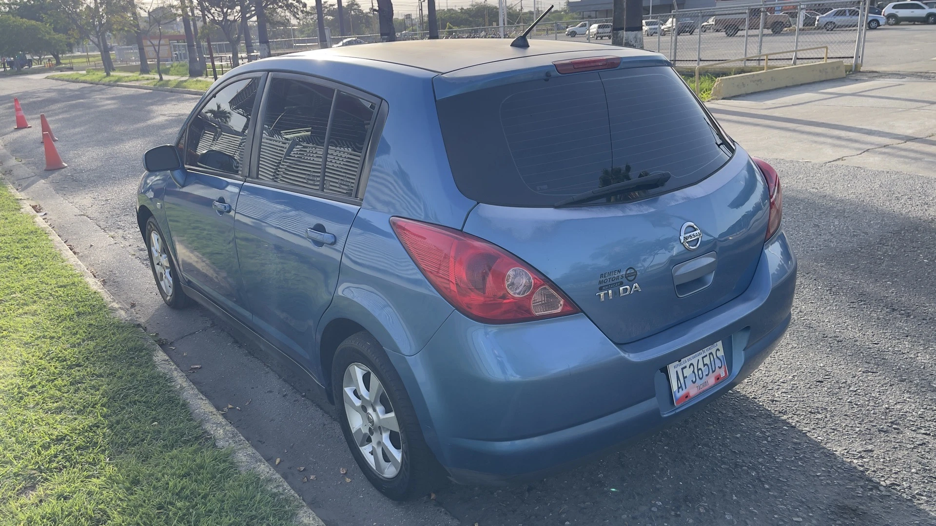 2007 Nissan Tiida Motor 1.8 sincrónico, caja de 6 velocidades. Full equipo — photo 14