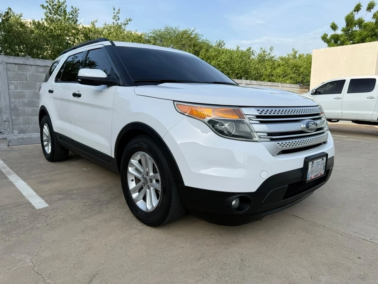 2011 Ford Explorer XLT — photo 4