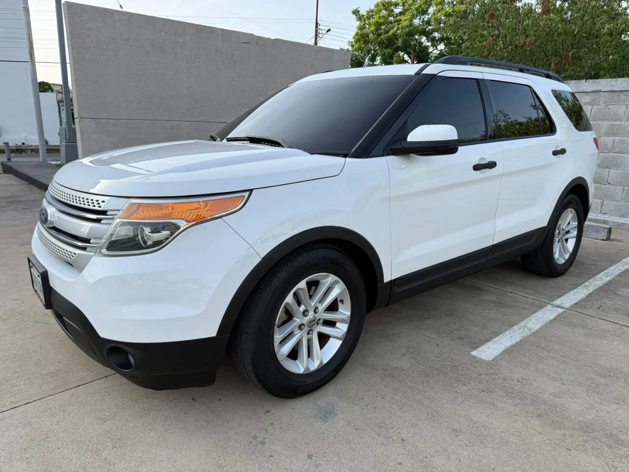 2011 Ford Explorer XLT — photo 2