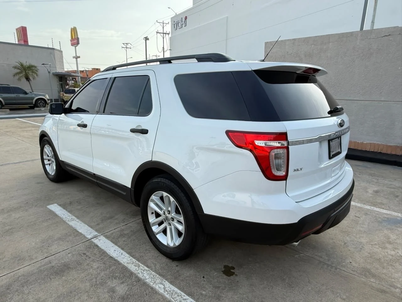 2011 Ford Explorer XLT — photo 5