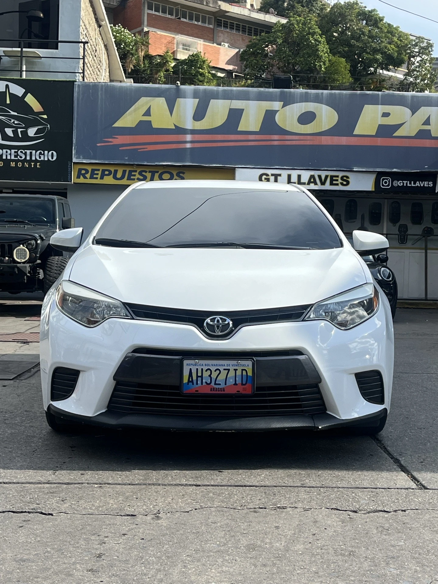 2015 Toyota Corolla LE — photo 2