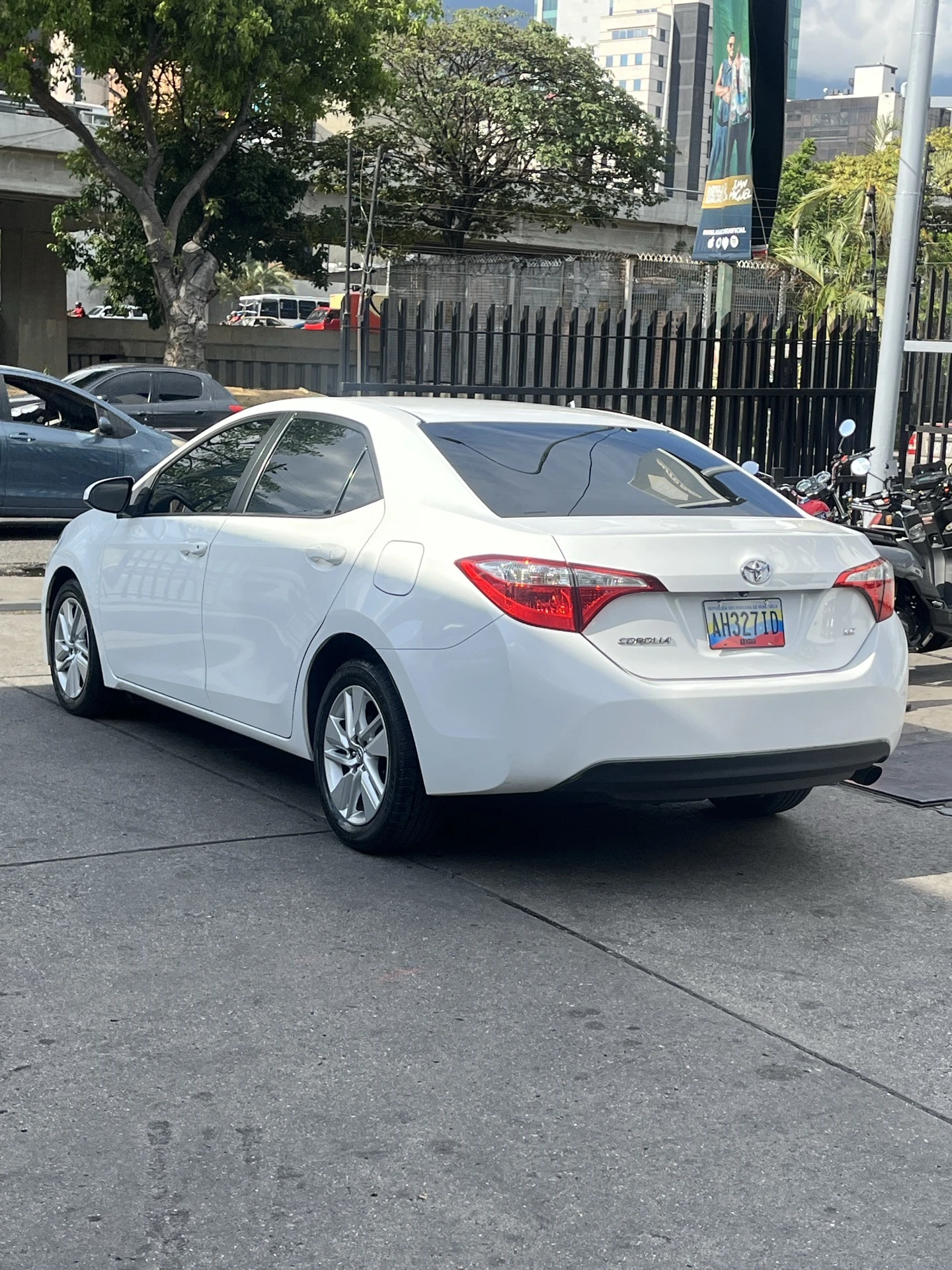 2015 Toyota Corolla LE — photo 6