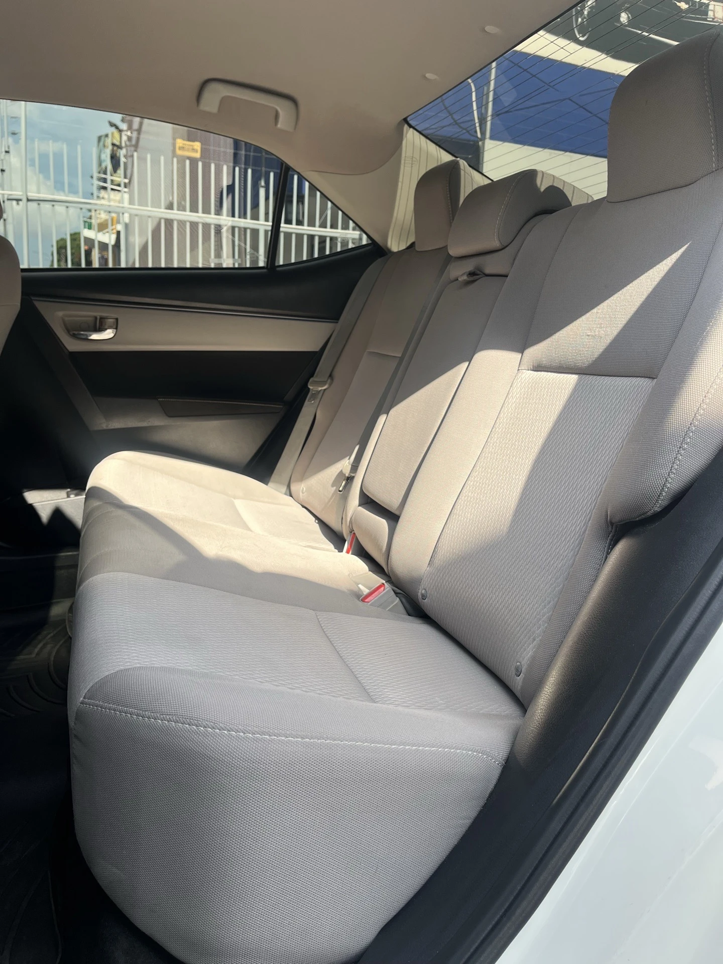 2015 Toyota Corolla LE — photo 9